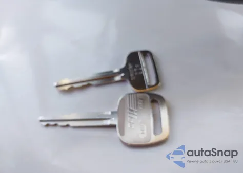 2004 Toyota Camry Le z USA, uszkodzony, nr VIN 4T1BE32K94U316386